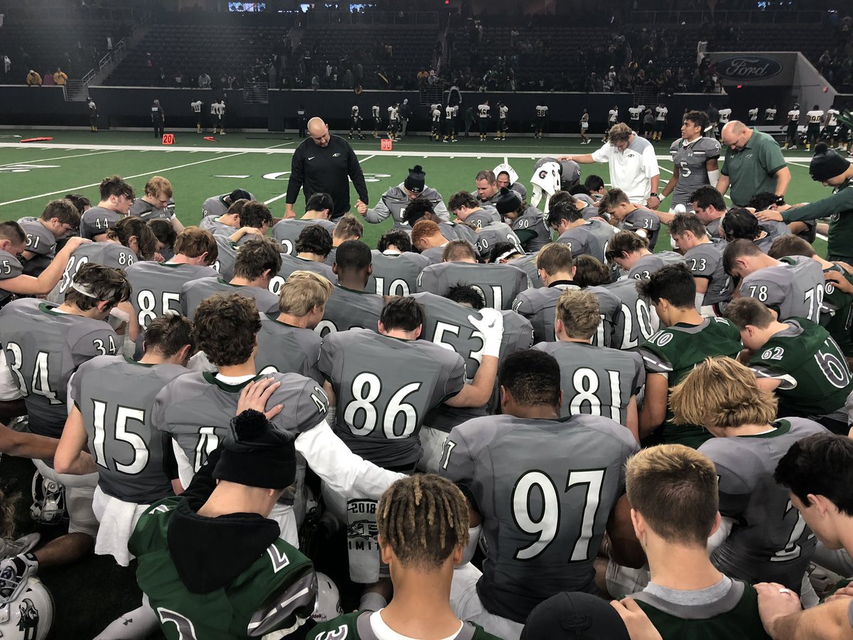 we_are_prosper's tweet photo. Our first year in 6A and they went 2 rounds deep into playoff season!! Proud of their heart, their grit, their sportsmanship and their hard work. A huge thanks to the coaching staff, the parents and our Senior 2019 class!! 🏈🦅💚
#WeAreProsper #ProsperPrays #WeLoveOurEagles https://t.co/TW1ZT1UCeH