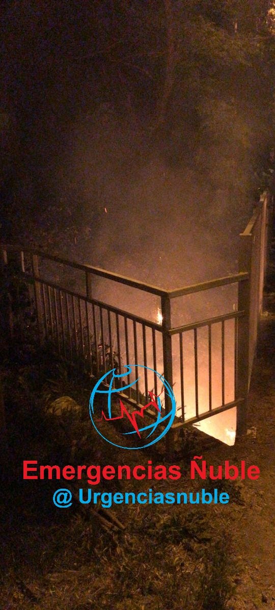 RTNUBLE's tweet photo. @urgenciasnuble Se trato de fuego en pastizales y basura.
#EMERGENCIA_CONTROLADA 
@RTNUBLE @delafu344 @LuisRivas_440 https://t.co/mJcWEemYfJ