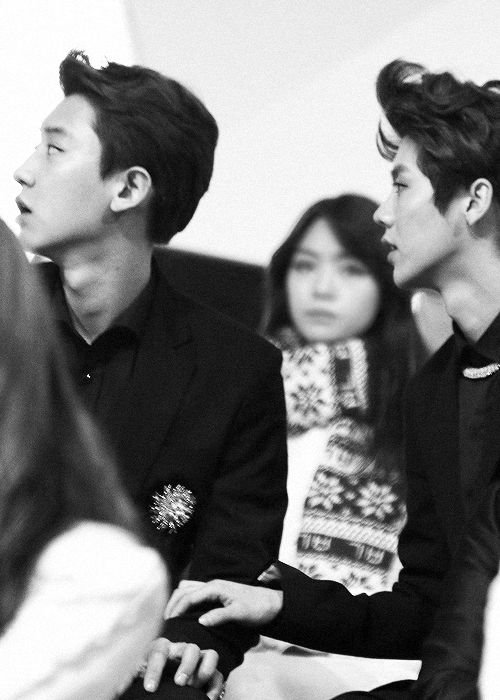 Kyle22697123's tweet photo. ❝Are you the line of my fate?
Are you the one I've been waiting for?
Why is my heart sinking?
Are you living deep in my heart?
The faint light was turned off but my eyes are lighting up again because of you.❞
#CHANYEOL #ChanLu #LuHan #ChanHan 🐯💙🧡🦌 https://t.co/npLLxRSQrQ