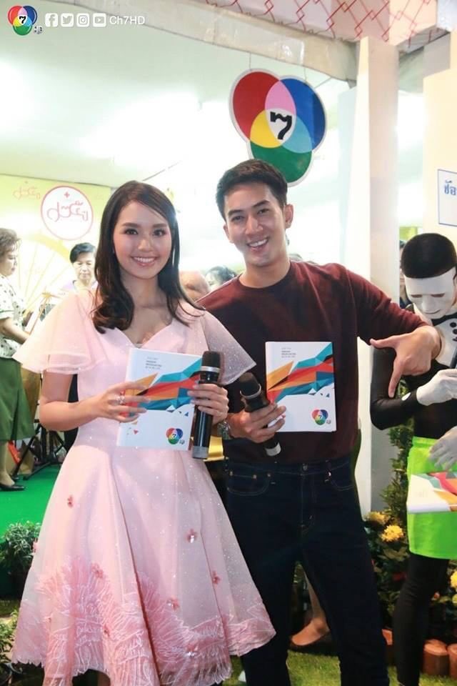 Ch7HD's tweet photo. #ช่อง7HD ร่วมกับ สมาคมแม่บ้านทหารบก ยกทัพนักแสดงสร้างความสุข ที่ร้านสมาคมแม่บ้านทหารบก ในงานกาชาด ประจำปี 2561 ณ สวนลุมพินี ระหว่างวันที่ 23 พฤศจิกายน - 1 ธันวาคม นี้! ❣️(2)
#งานกาชาดในสวน #งานกาชาด2561
#redcrossfair2018 #Ch7HD https://t.co/AURUCQ9RK3