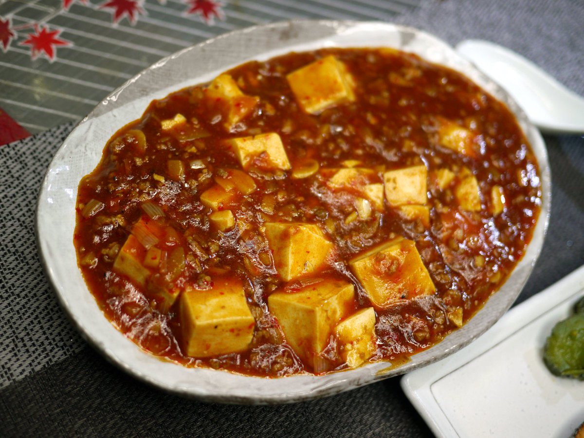 Gripさんのツイート 昼ごはん は 焼き鮭 それだけだと寂しいが 冷蔵庫の中も寂しい 何もないなぁって時の定番が 激辛 麻婆豆腐 量が多過ぎたので少し夕飯に回します 色々買い出しに行って来よう 男飯 自炊 料理