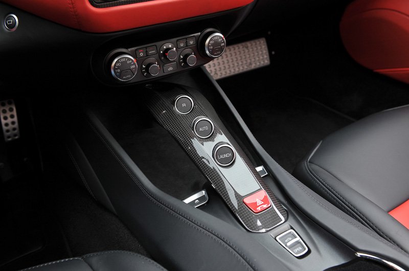 ぷれじ ハイブリッド車のシフトが分かりづらいからフェラーリみたいにボタン式 にしてほしい というツイートを見て検索したところローンチモードというプリウスにはあってはならないボタンが付いてて笑ってる