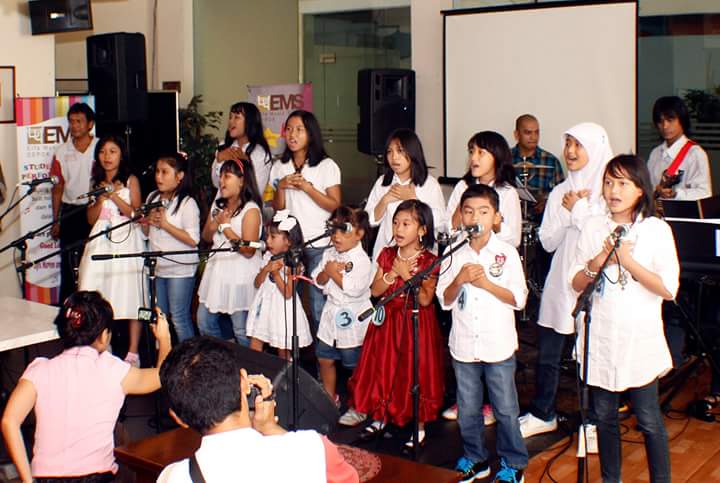 "Guruku tersayang, guru tercinta.. tanpamu, apa jadinya aku.."
•
Selamat hari guru nasional 2018

#HariGuru #HariGuruNasional2018 #guru #teacher #teachersday #EMS #elfamusicschool