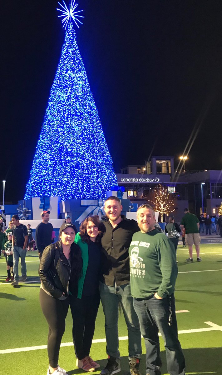 gaylamcox's tweet photo. #ChristmasAtTheStar #DallasCowboys https://t.co/NEZa90xvYL