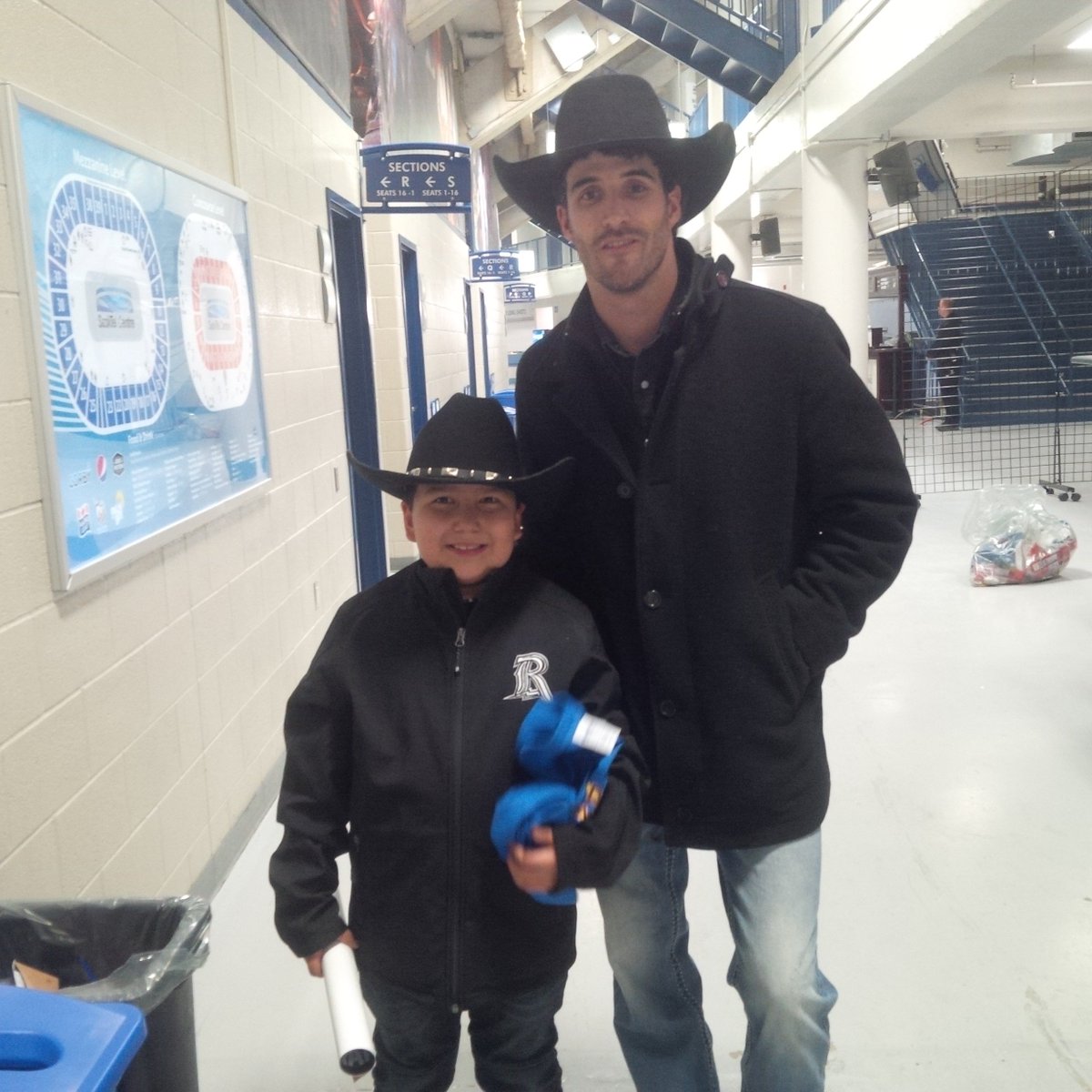 Big_G_09's tweet photo. @3D_Bullriding @PBR #BigAce ♠ #BullsClub 🐂 meeting @PBRCanada legends @thezanelambert & #AaronRoy #PBRSaskatoon https://t.co/AwublfR0Eb