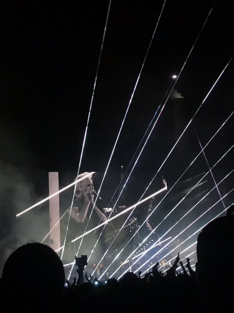 JoeTakesMyHeart's tweet photo. Que no se les olvide nunca que Roger Waters lloró luego de que todo el Estadio Nacional coreó su nombre. ✨
#RogerWatersCR. 🇨🇷 https://t.co/HzUucq1TtG