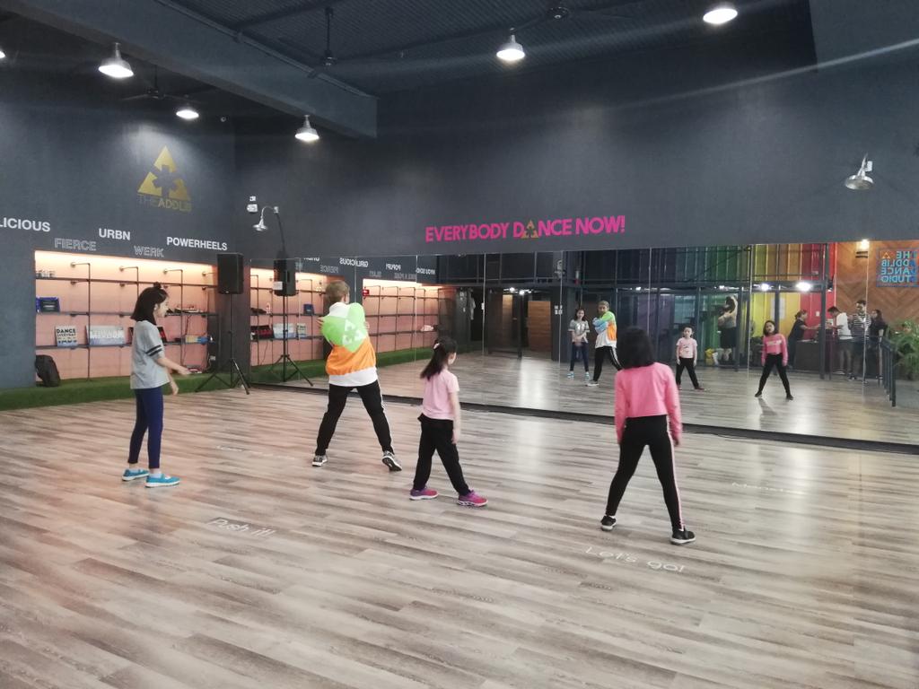 TADSph's tweet photo. In progress: Sunday with our Addlib Kids!!!

Groove with us every 12 nn - 1:20 pm, Saturdays and Sundays!!!

#AddlibKids
#TADSWeekends 
#theaddlibdancestudio 
@TheAddlib https://t.co/bCnOQDGTYu