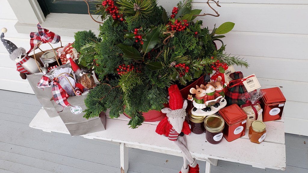 Gifts Shopping – Christmas at London Heritage Farm londonheritagefarm.ca/news/?p=6308