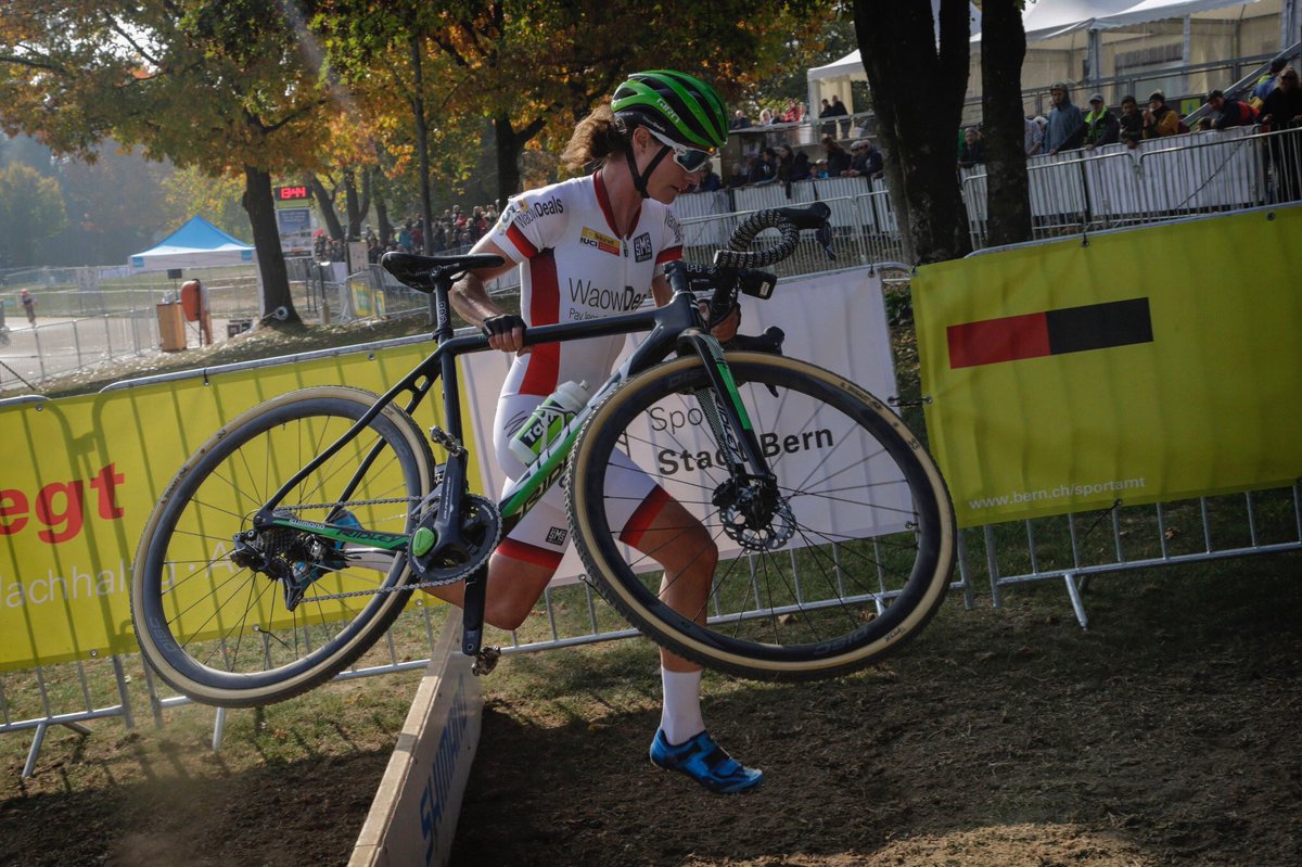 ccvolata's tweet photo. .@marianne_vos sigue adelante con la temporada de #cx tal y como nos contaba en la entrevista que publicamos en #VOLATA16 Hoy, Koksijde, Bélgica #TelenetUCICXWC
📸@WaowDealsPC https://t.co/NjF9UC2lPY