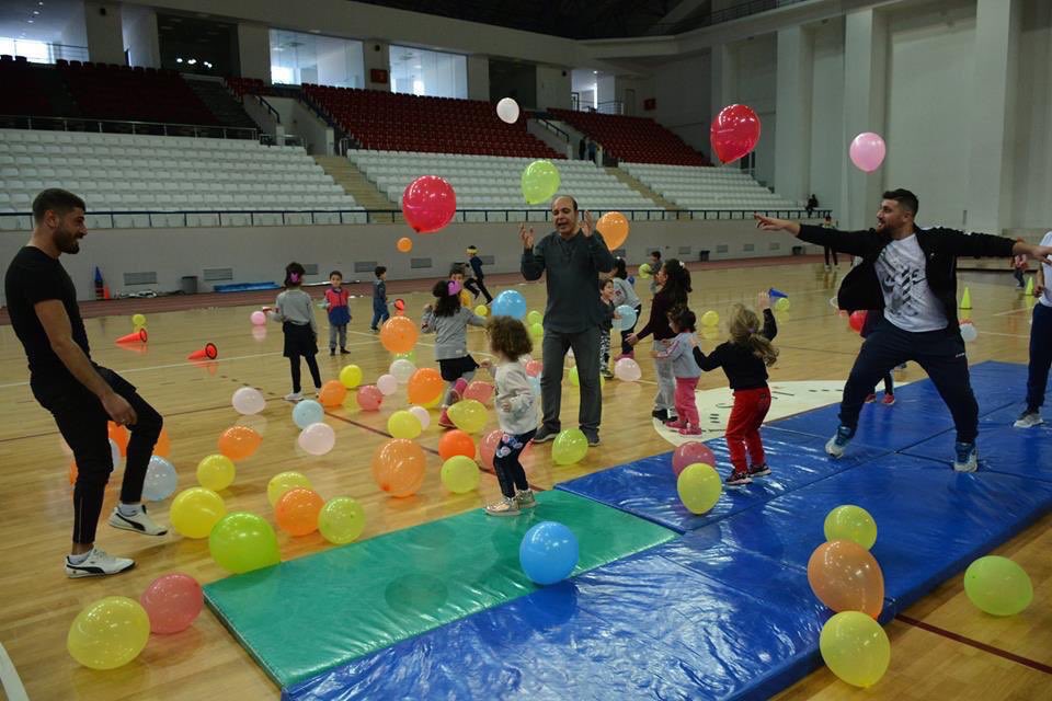 sbhtndvcgl's tweet photo. POP-UP Festivals 🤸♀️ & Peace Ball Project ⚽️
World Childrens Days, 20 November, 2018, Firat University, Elazig, Turkey @6s_EQ @UNICEF
#EQChildrensDay #GoBlue #WorldChildrensDay #PeaceBallProject #GlobalGoals #Act4SDGs #FiratUniversity https://t.co/ED7xt7y5It
