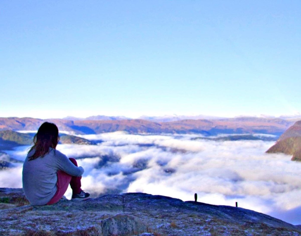 Love this amazing weather this november😍 Just enjoy the silence above the sea of skyes...