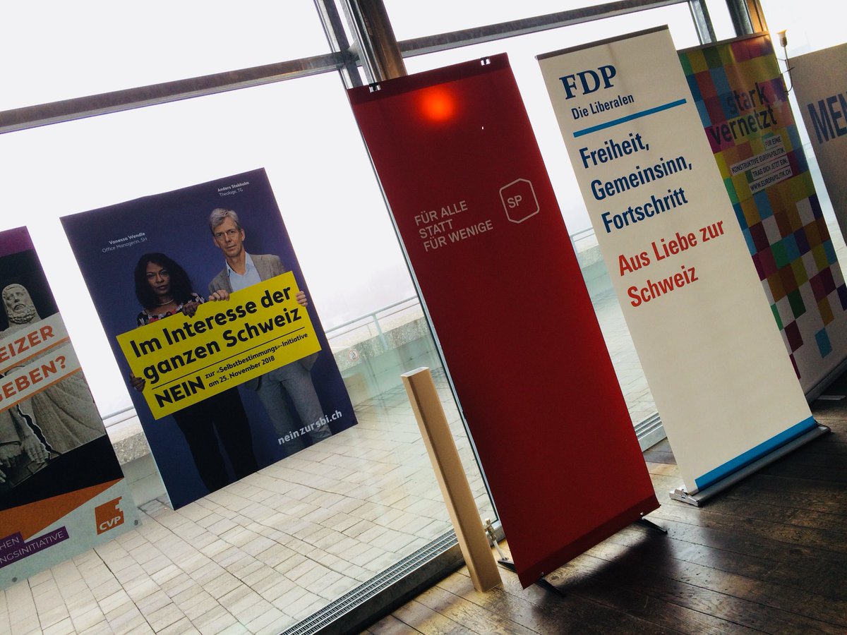 PLR_Suisse's tweet photo. @PLR_Suisse et ses alliés @isolementnon @surveillanceOUI se réunissent à Berne pour passer #ensemble ce dimanche de votations. Nous vous souhaitons à tous une bonne journée, en espérant que les résultats nous soient favorables !
#chvote https://t.co/Wo02oKxWxr