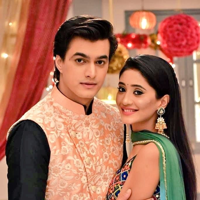 MeenakshiSaini_'s tweet photo. Just look at their pricious smiles 😍😘🤗 mashallah both r looking so gorgeous 😍🔥
Most important 💃The way he hold her😍😭🤚 #HighFeels #ShivinLuvBirds #Soulmates 
 God bless u  pricious souls 🤗#Shivin 🌶️ #Yrkkh https://t.co/uiqZ0gCzNl