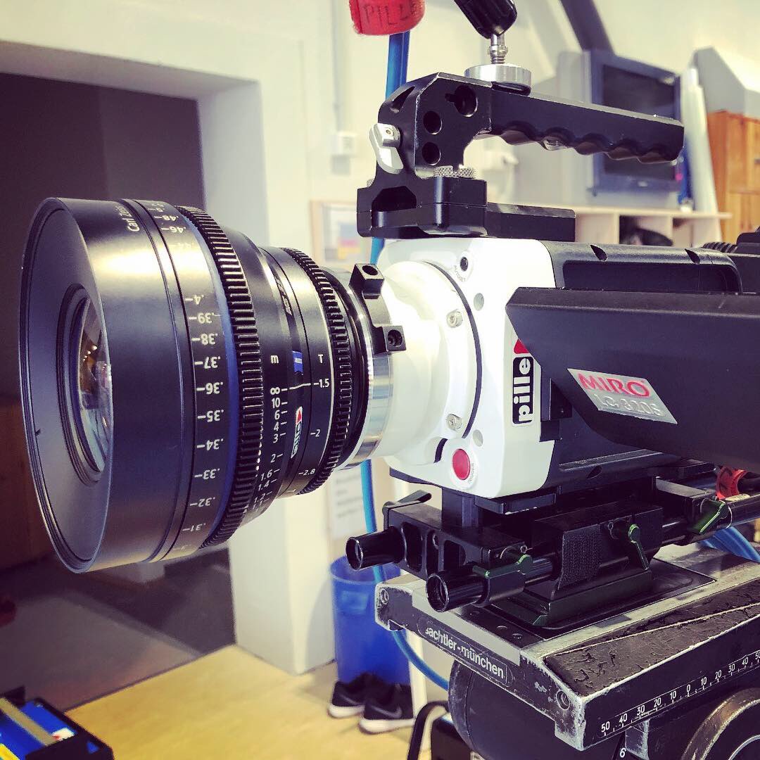 inzwischenzeit's tweet photo. Ein paar Bilder von unserem #Dreh für @instagram. Wir haben Turnerinnen und Athletinnen in #Superzeitlupe gefilmt. #jumphigh  #Filmproduktion #Werbefilme #slowmotion #phantomcam #arri #setlive #Filmproduktion #1500fps https://t.co/xA11pn8krj