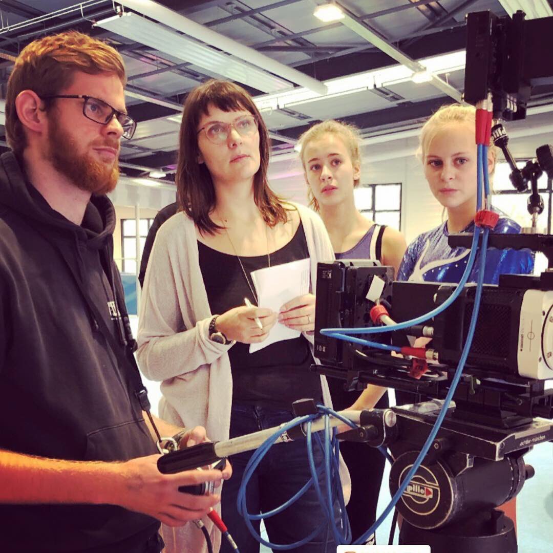 inzwischenzeit's tweet photo. Ein paar Bilder von unserem #Dreh für @instagram. Wir haben Turnerinnen und Athletinnen in #Superzeitlupe gefilmt. #jumphigh  #Filmproduktion #Werbefilme #slowmotion #phantomcam #arri #setlive #Filmproduktion #1500fps https://t.co/xA11pn8krj