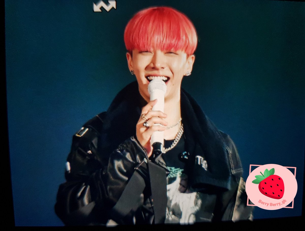 BerryBerry_GK's tweet photo. 18.11.25 #하이라이트 #outro #막콘 #기광
이기과ㅇㅇㅇㅇㅇㅇㅇㅇ아😍😍😍😍 https://t.co/x8dmWUeeYZ