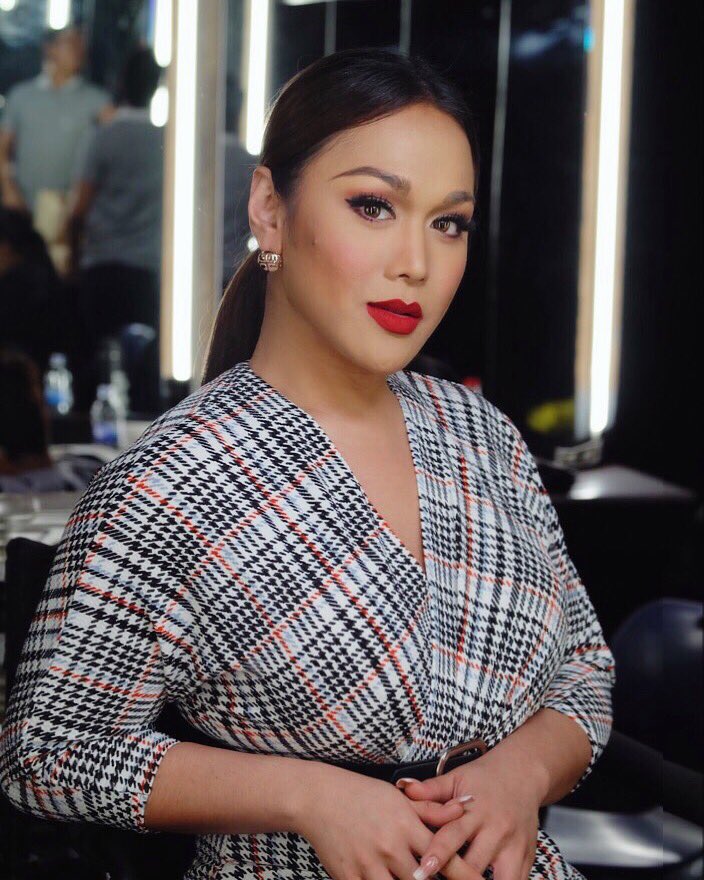 JerviWrightson's tweet photo. #HugisBigas is real! 🤣🤣🤣 My look last night sa I Can See Your Voice @icsyvph #BanatLook https://t.co/iJoJEPLTfa