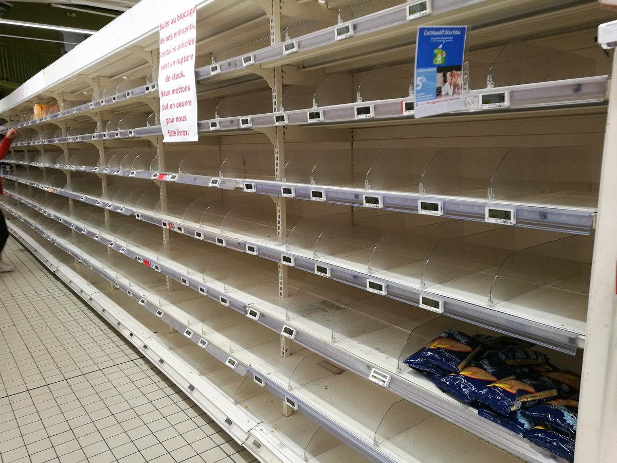 tikehau_pf's tweet photo. C'est la crise 😱
Pas grand chose dans certains rayons de l'hypermarché Auchan #Sète
La faute à qui ???  au #BlackFriday 😂

#GiletsJaunes #consommation https://t.co/UUzU22wHVk