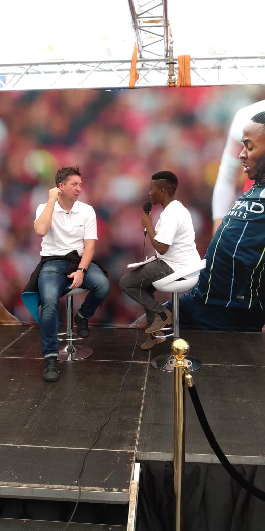 Alusa__'s tweet photo. Video coming soon to a screen/timeline near you. π #RobbieInKenya #SuperFansUnited
An interview with @Robbie9Fowler. π https://t.co/Cfgjv5QszL