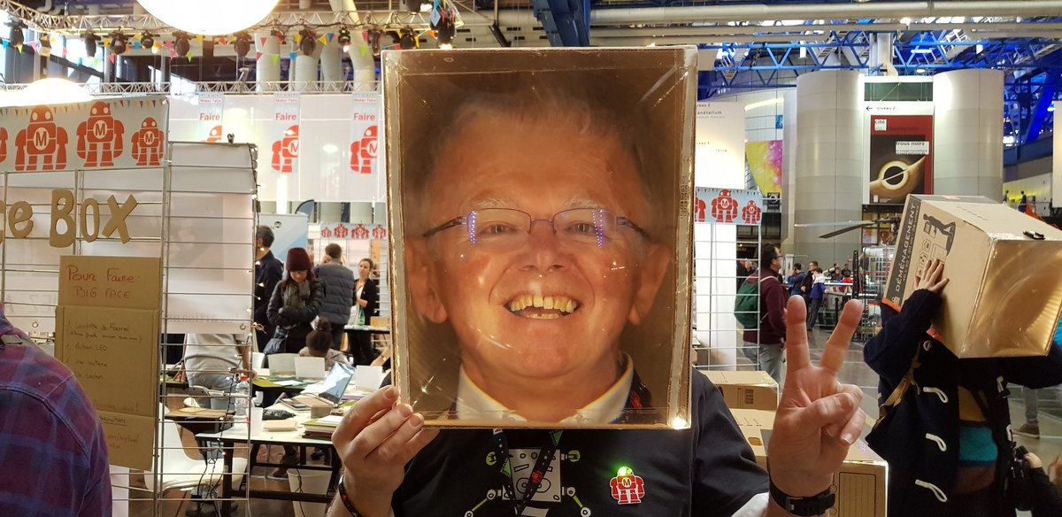 framboise314's tweet photo. Et après on va encore dire que j'ai pris la grosse tête 😉 stand @bigfacebox #mfp18 https://t.co/xN61aTeRBr