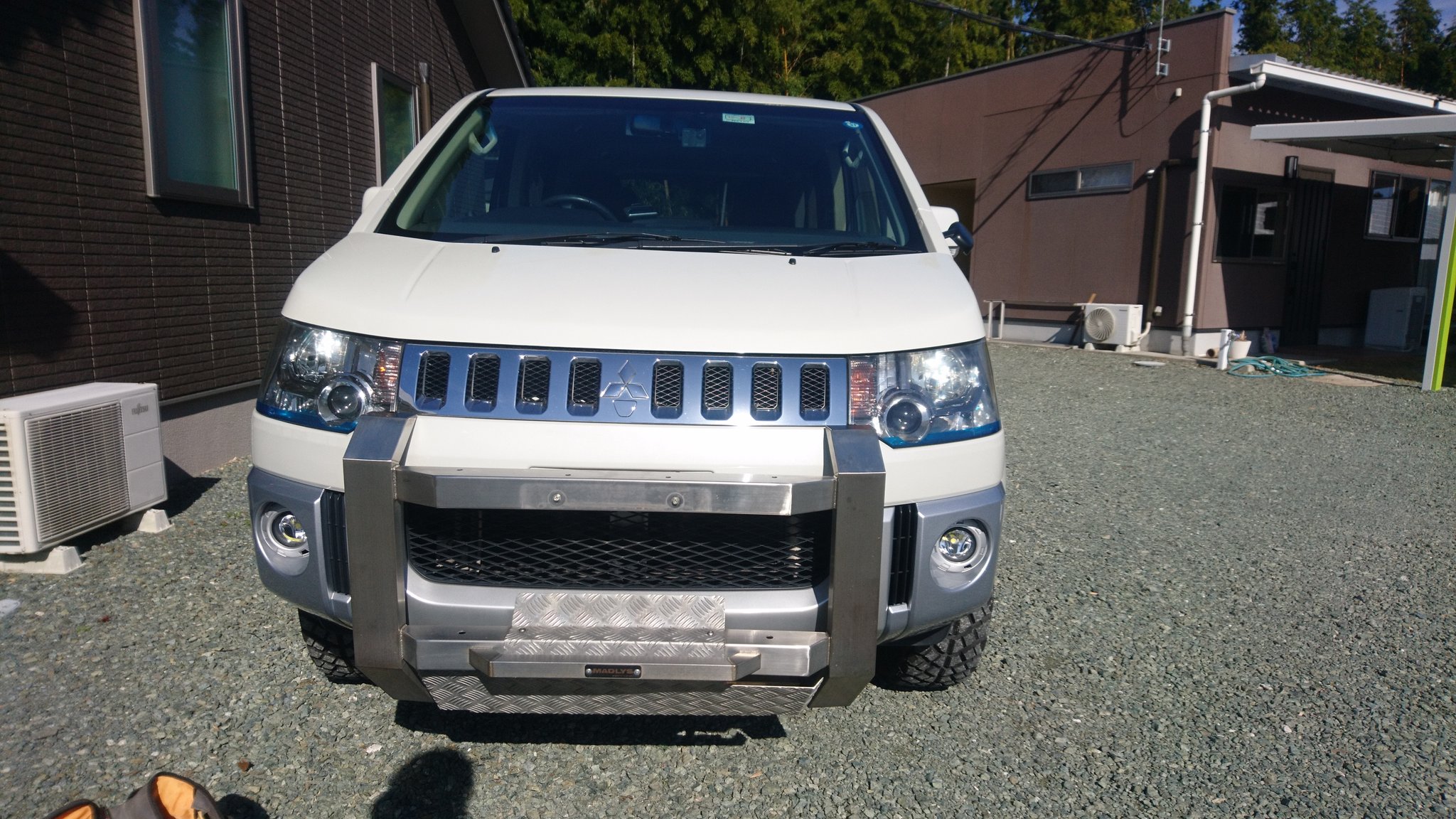 コロロン あーもう 取り付けめんどくさいのに D デリカd5 グリルガード 車検 T Co Sgyfuniiu5 Twitter