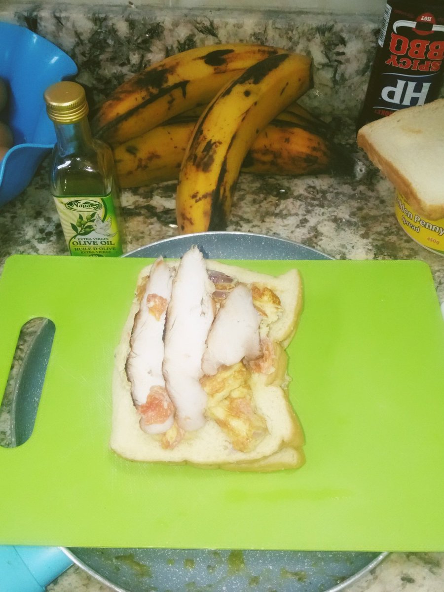 _Nwosu_'s tweet photo. In other news... 

Your accused Misogynist can prepare a decent sandwich. 

I hope you self proclaimed Wailers can cook Indomie decently enough.

#MarinatedBBQChickenSlices
#FriedVegetableEggs
#ButterFriedSardines
#BreadSlices

At least, you won't starve in my house 😂😂😂😂 https://t.co/yTy1BzKiHs