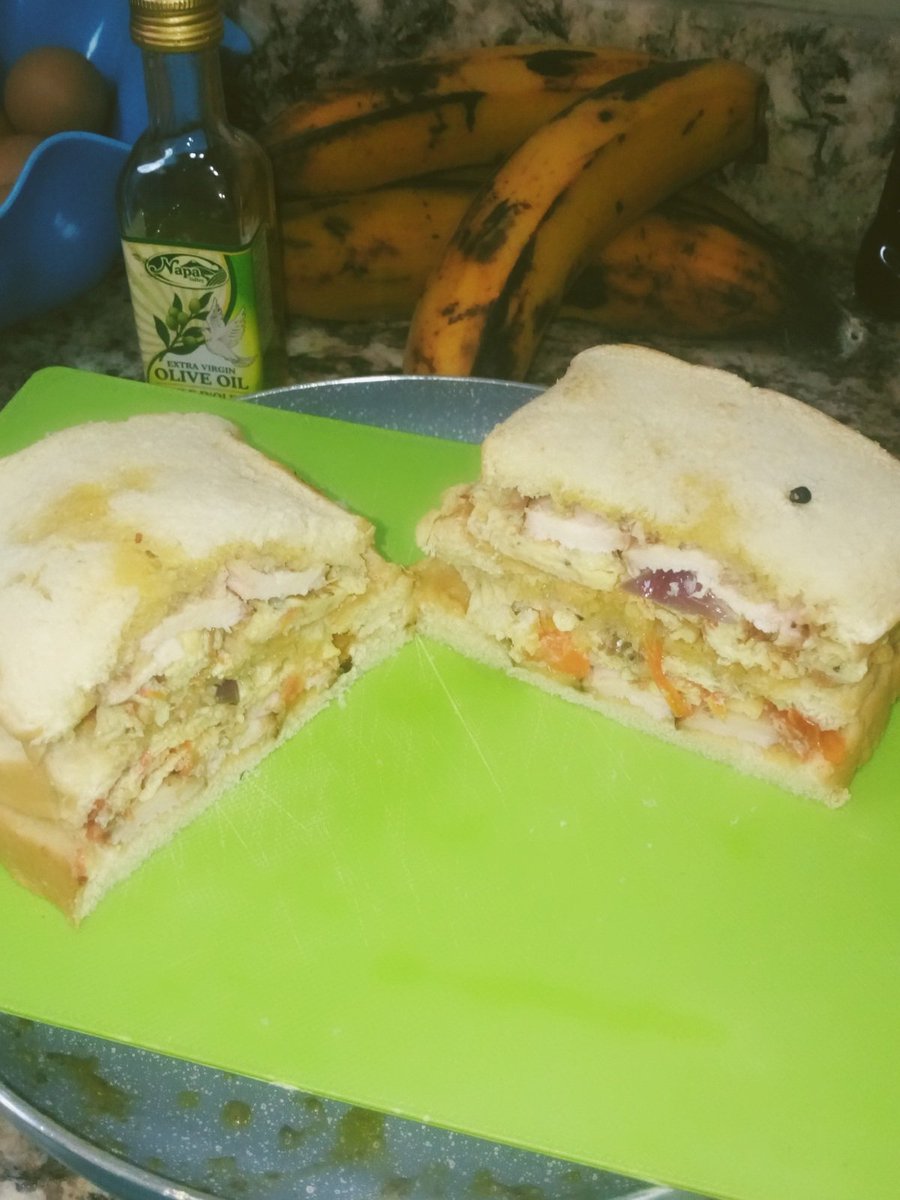_Nwosu_'s tweet photo. In other news... 

Your accused Misogynist can prepare a decent sandwich. 

I hope you self proclaimed Wailers can cook Indomie decently enough.

#MarinatedBBQChickenSlices
#FriedVegetableEggs
#ButterFriedSardines
#BreadSlices

At least, you won't starve in my house 😂😂😂😂 https://t.co/yTy1BzKiHs
