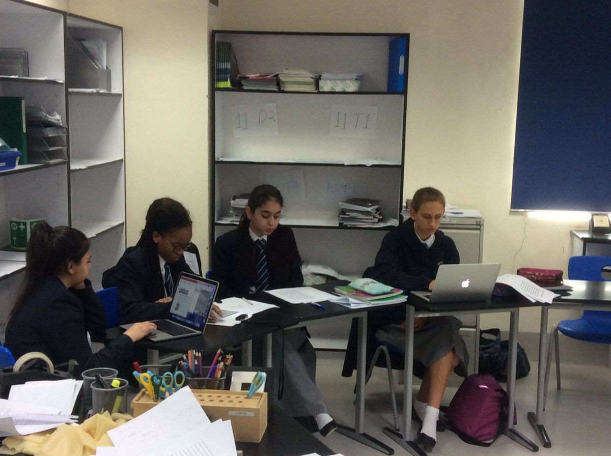 ReptonDXBPhysic's tweet photo. Year 11’s presenting and debating energy resources. Emission v usefulness debate to come https://t.co/qIgaeSdjVP