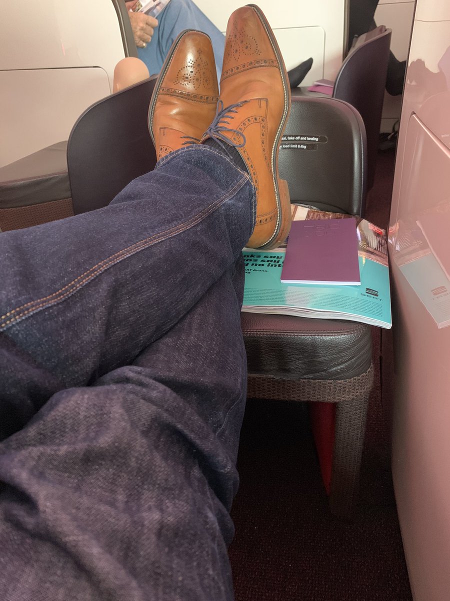 StevieG_1967's tweet photo. Pointy end of #VS401 @VirginAtlantic this morning pretty much 50:50 adults &amp; excited 4 year olds 😳 ... much like @GolfingSwingers going to #s15 finals in Vegas then? 🤔😉🤣🏌️⛳️🍾 #UptownGirl #Gold https://t.co/EKaOANsIaP