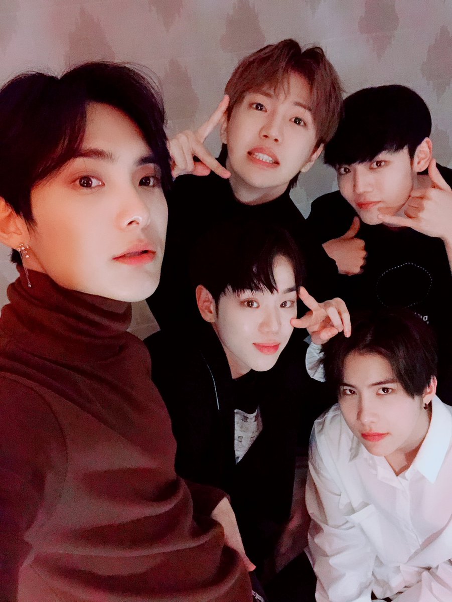 official_ACE7's tweet photo. [Coming Soon] A.C.E in LA 🇺🇸
오늘 오후 5시, LA에서 전하는 에이스의 소식들! 잠시후 브이라이브에서 만나요~🙋‍♂️🤷‍♀️

https://t.co/kahjstkm2I

#ACE #에이스 #Vlive https://t.co/0VEcdPPveR