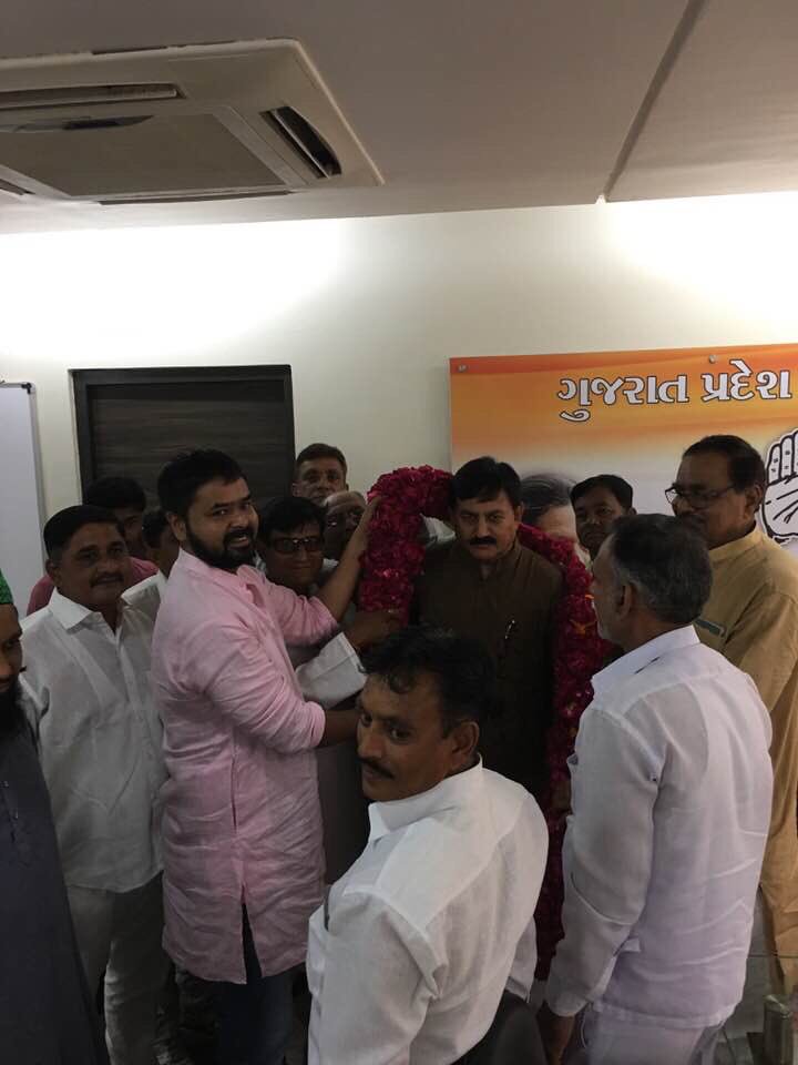 vishal09solanki's tweet photo. A very happy birthday to former president of Gujarat Congress, Former union railway minister, power minister, senior leader of congress party Shri @BharatSolankee ji.. may god give u good health happiness and success always.. 
#HappyBirthdayBharatSinhjiSolanki https://t.co/1eJvQyi1Ug