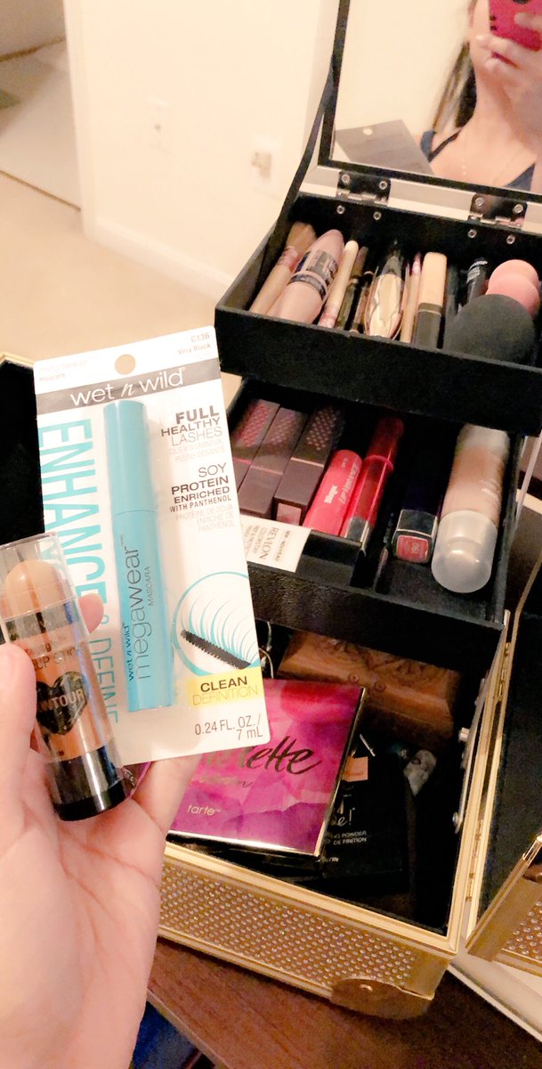 myzelperez's tweet photo. I canโt believe Iโll be addicted to make up! ๐ why the time I get old, the time i learn how to put this stuff on? Hahaha #makeupnewbie #newbie #makeupaddict #wetnwild #countour #mascara #tartalet #maybeline #revlon #loreal #beautyblender #ultabeauty #Sephora https://t.co/AW5lWWoRaP