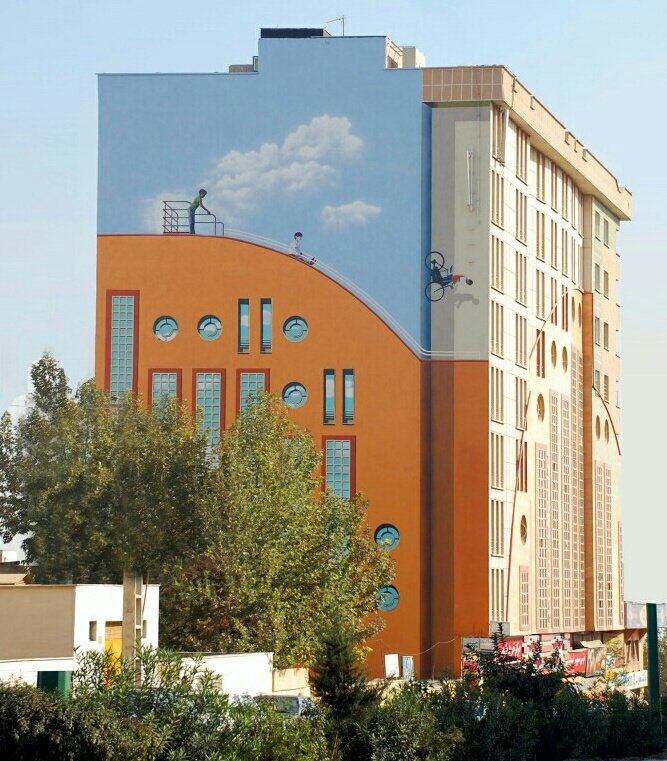 MolinaStreetArt's tweet photo. 'Childhood Dream' by Iranian artist Mehdi Ghadyanloo in Tehran, Iran

#mehdighadyanloo #tehran #iran #tehranstreetart #tehranmurals #tehrangraffiti #الفنالحضري #tehranwalls #streetart #graffiti #urbanart #muralism #muralismo

📷 via ArtRadar | https://t.co/hwLBuCAgX2 https://t.co/oiHoRxFV6w