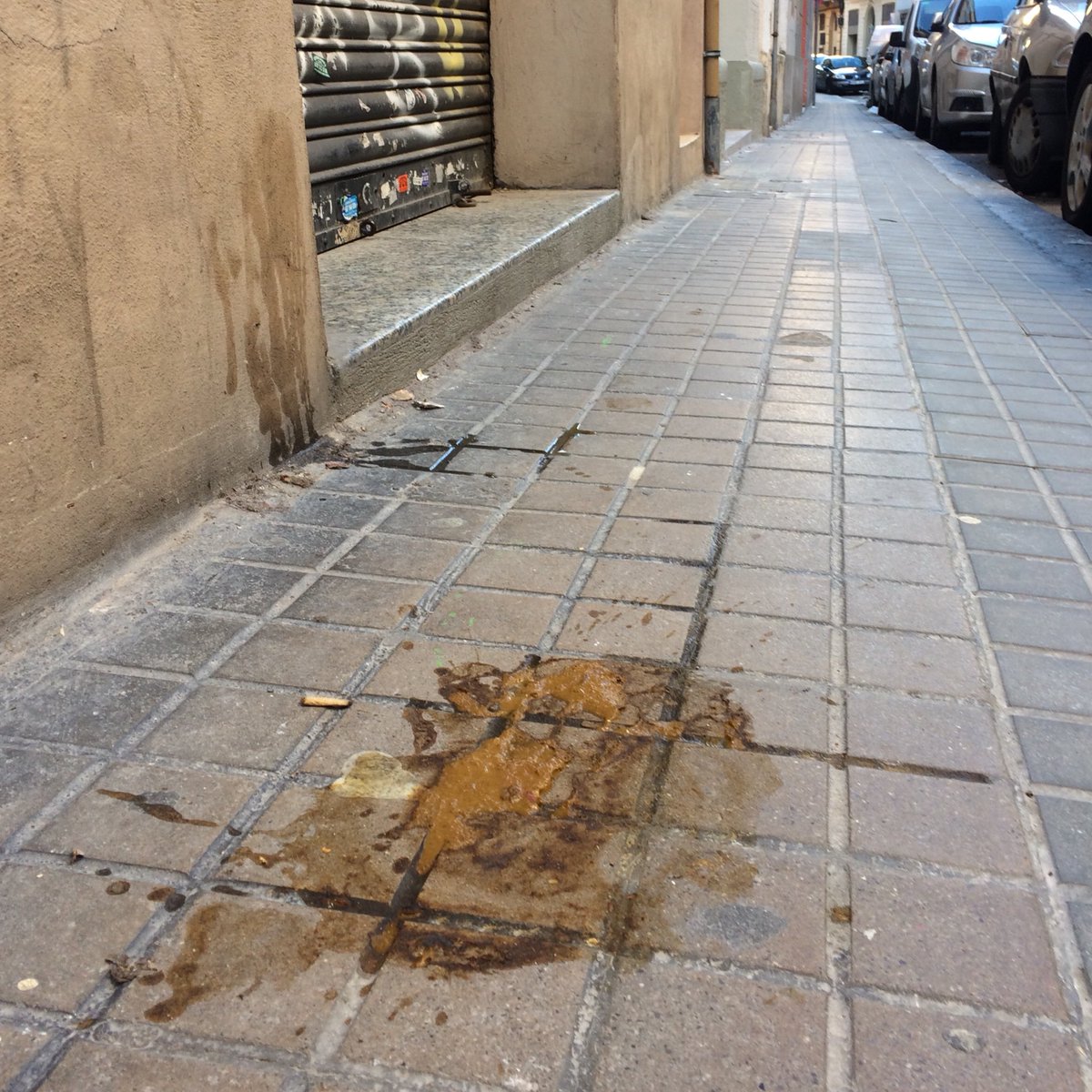 caquesdelpoble1's tweet photo. Ara mateix, estem d’after al carrer Elkano. Barra lliure, iuuuujuuu!! #caquesmaques #proucaques #poblesec #barcelona https://t.co/joMVzeJ70K
