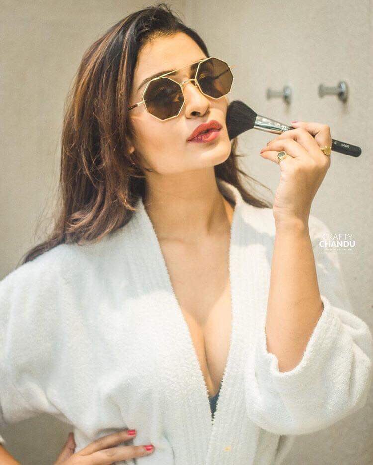 It's Sunday, outing time 💃🏻- #Sanja ☺️ #PaayalRajput #SundayOuting 💃🏻🔥