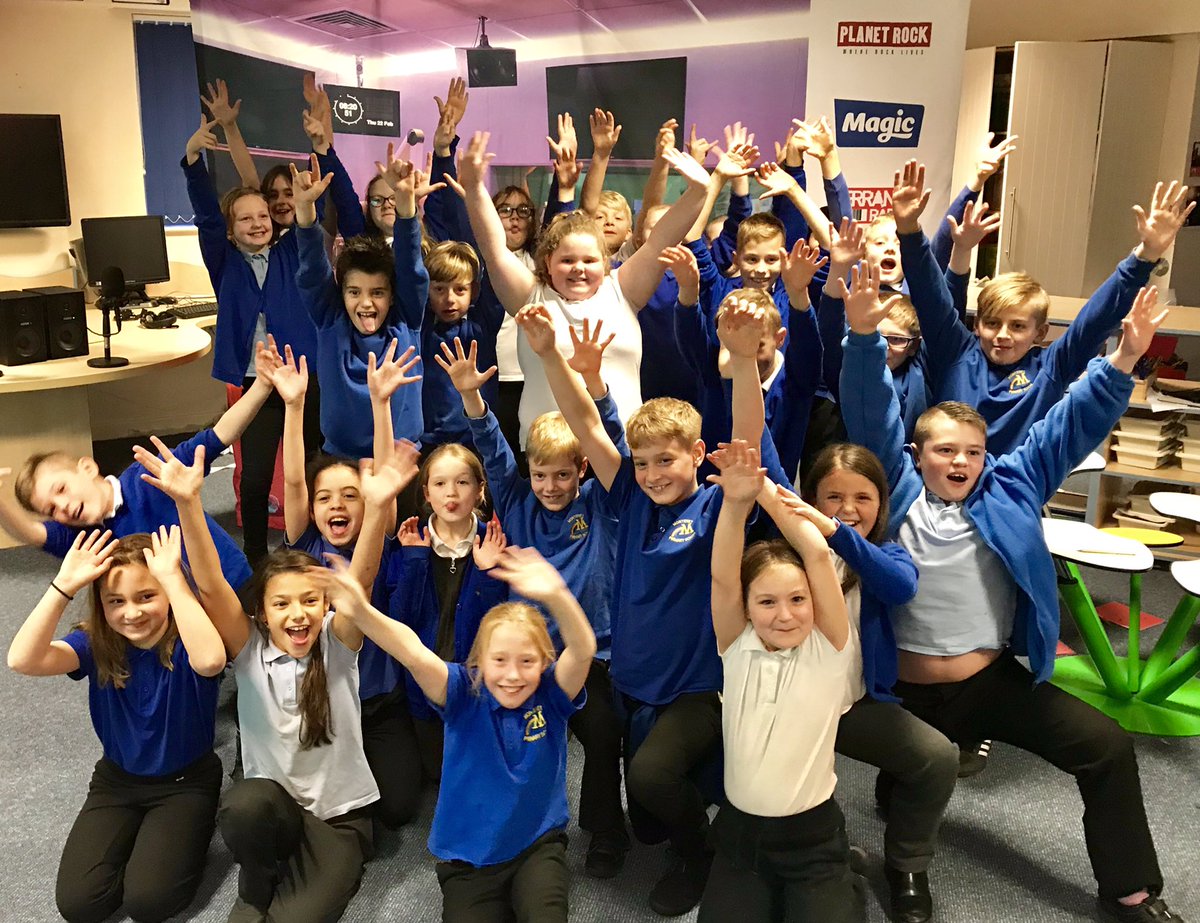 PaulHolloRadio's tweet photo. Well done to @Y6Monteney students @MonteneyPrimary who created some brilliant radio ads on keeping fit &amp; playing sports for @baueracademyuk &amp; @YorkshireSport last week with @itsliamkennedy @radiochloe &amp; @CalumKnight1

An absolute pleasure to visit your fantastic school👍🏼 https://t.co/BncjvaaQ17