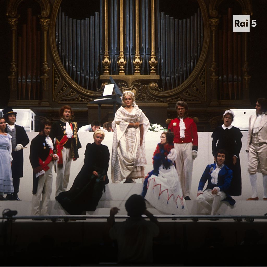 raicinque's tweet photo. Alle 10.10 “Il viaggio a Reims” di Gioachino Rossini. Torna sullo schermo la storica produzione rappresentata in prima mondiale assoluta al @Rof_Pesaro nel 1984 con la memorabile direzione musicale di Claudio Abbado, la regia di Luca Ronconi e i costumi di Gas Aulenti. https://t.co/Xm9sCMh0B4