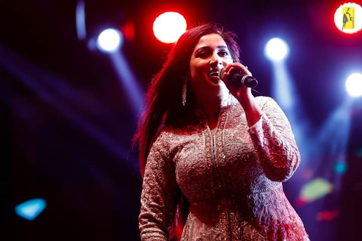 SonaSsg's tweet photo. *EXCLUSIVE CLICKS*
Some iconic essence! โฅ
The Queen of expression @shreyaghoshal mesmerized #AbuDhabi at Indian Cultural & social center on the event of "UAE INDIA FEST" on #16Nov18 by her spontendeous performance! โฅ
#ShreyaGhoshalLiveInConcert
#SGslayed #SGMagic https://t.co/GAvcqUyHOl