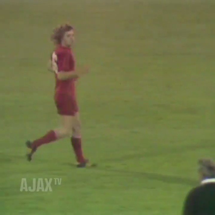 Happy birthday Johnny Rep (67)! Enjoy this goal vs Juventus...  