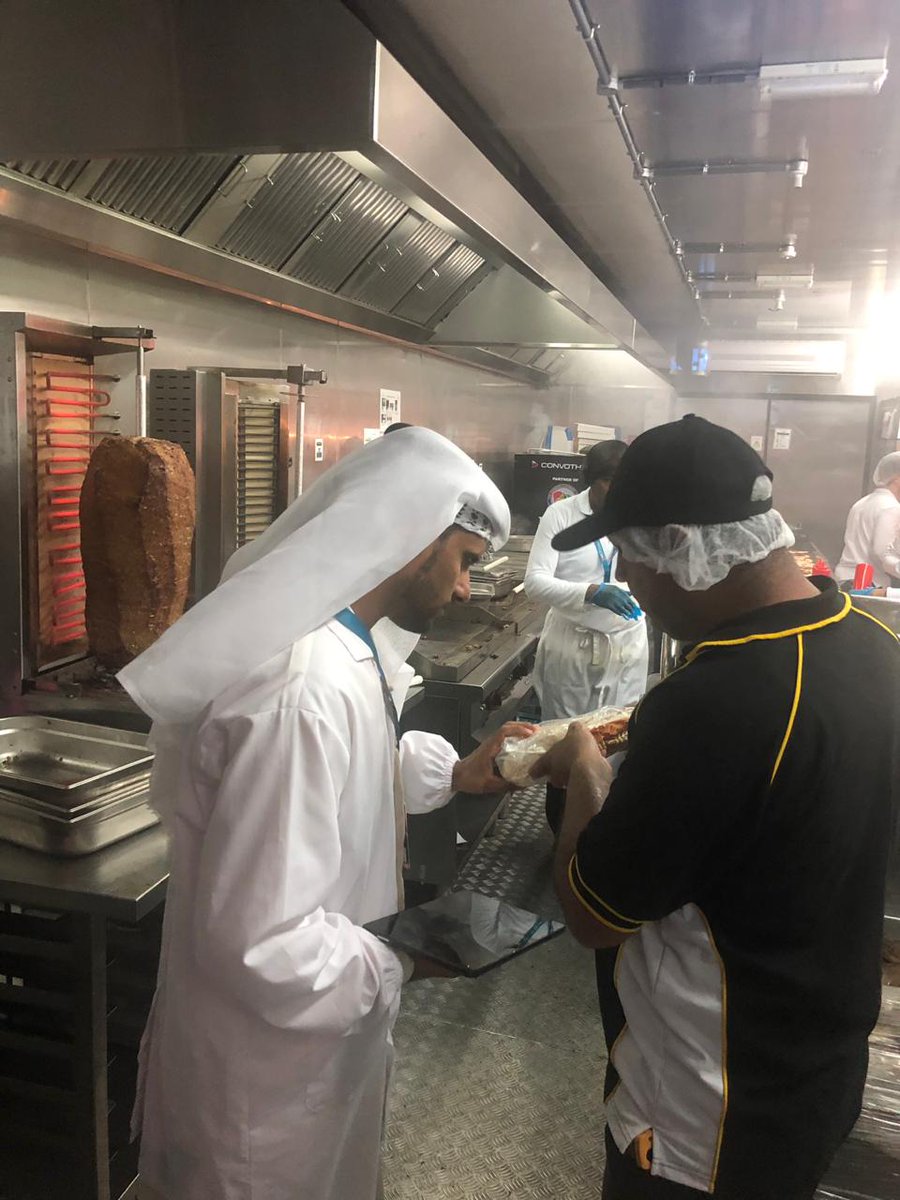 adafsa_gov's tweet photo. شارك جهاز أبوظبي للرقابة الغذائية في بطولة العالم للفورمولا 1 لعام 2018 الذي نظم في حلبة مرسى ياس ،حيث قام مفتشو الجهاز بمتابعة الوضع الصحي للمنشآت الغذائية المشاركة في هذا الحدث ، و التأكد من مدى التزامها بتنفيذ القوانين والاشتراطات الصحية #أبوظبي_للرقابة_الغذائية
#adfca https://t.co/goTBgsoeWh