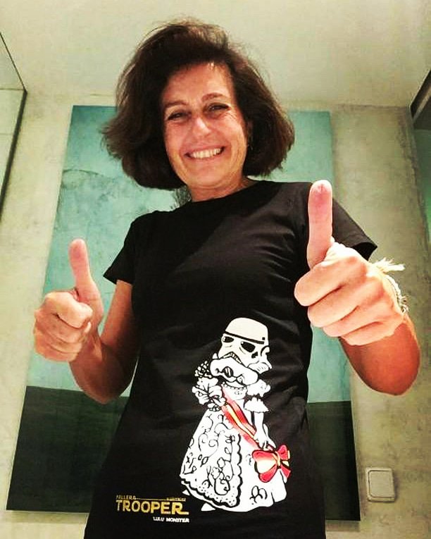 Reymonocamis's tweet photo. Clienta contenta ens envía aquesta foto amb la seva samarreta de la fallera trooper ¡Des de Madrid!
Lulu monster
👾https://t.co/95gI2FPHrw👾
#reymonocamisetas #falleratrooper #fallera #samarretesvalencianes #falles #bonagent #terreta #lulumonster #feedthemonkey https://t.co/NHUftXr9Ll