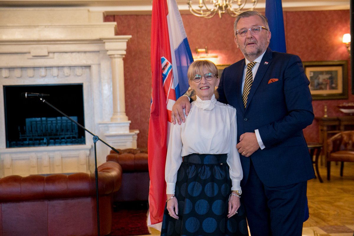 eroplesa's tweet photo. Punim srcem u službi za Lijepu Našu https://t.co/hw3rBM2S3B