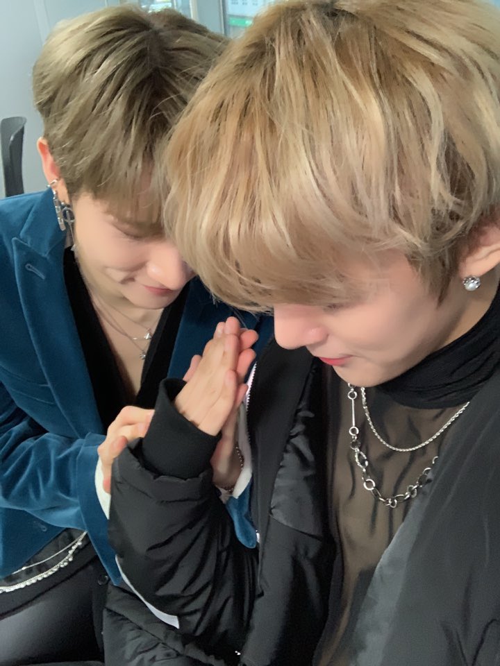 OfficialMONSTAX's tweet photo. [#민혁] 몬베베 고마워요 🧤🧤 https://t.co/hzjmbZu3Yp