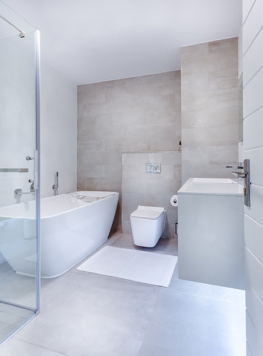 MGYCardiff's tweet image. It's always said that the key to a minimalist home, is plenty of storage behind the scenes. Take a closer look at what the eye doesn't see ow.ly/L1WG30mD8kK RT@houzz #minimalistbathroom #contemporarystorage #MGYhome
