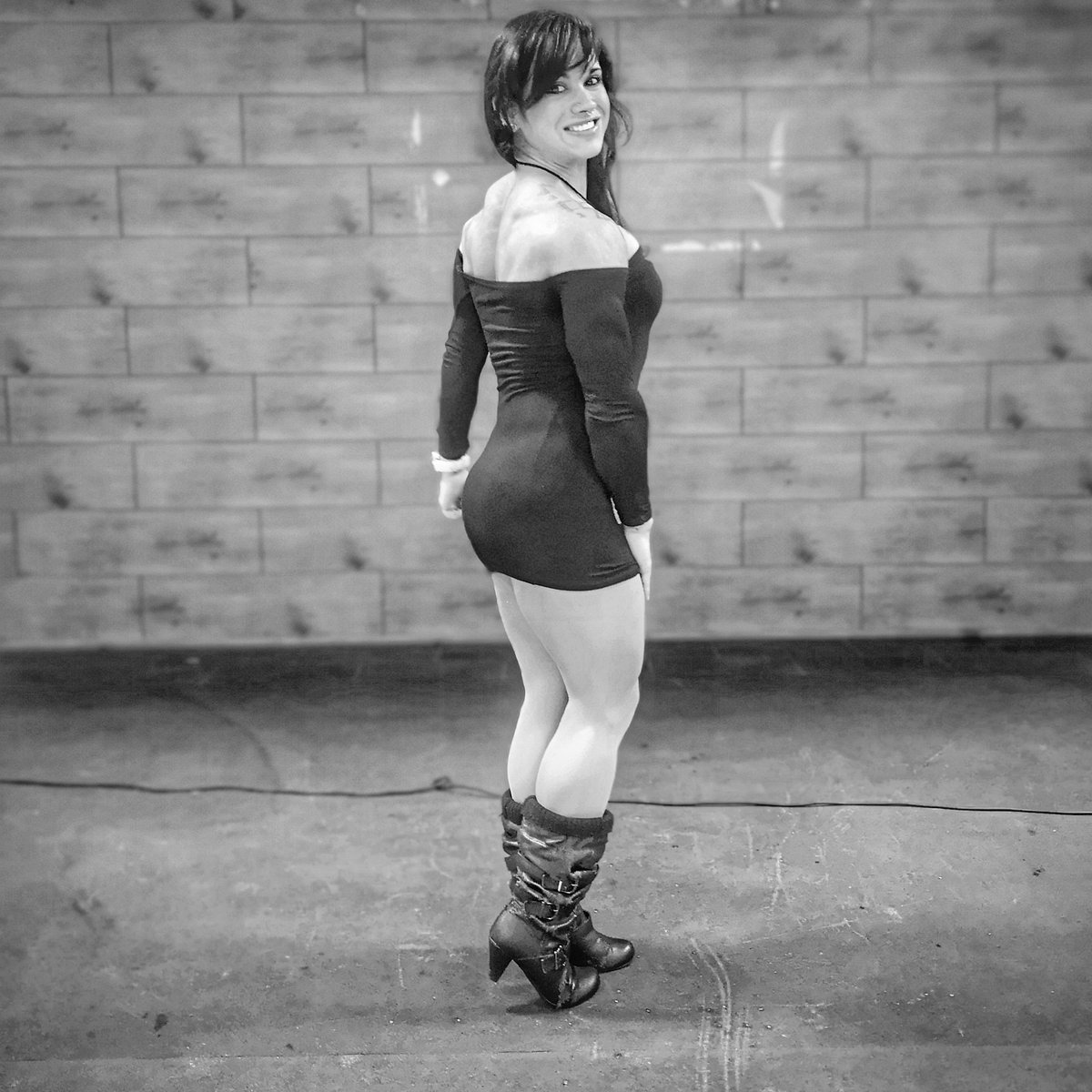 lau_fitness's tweet photo. Buenos días 😊
#laurafitness #feliz #elegante #girlsmodels #model #Girls #photography #smile #igfitness #photograghy #women #followfit #fit #picture #modelfitness #fitnesslifestyle #follow4follow #seaworld #fitnesslife #dayfour #healthly #hophophop #f4f #followday #photographer https://t.co/ZrsTorcJql