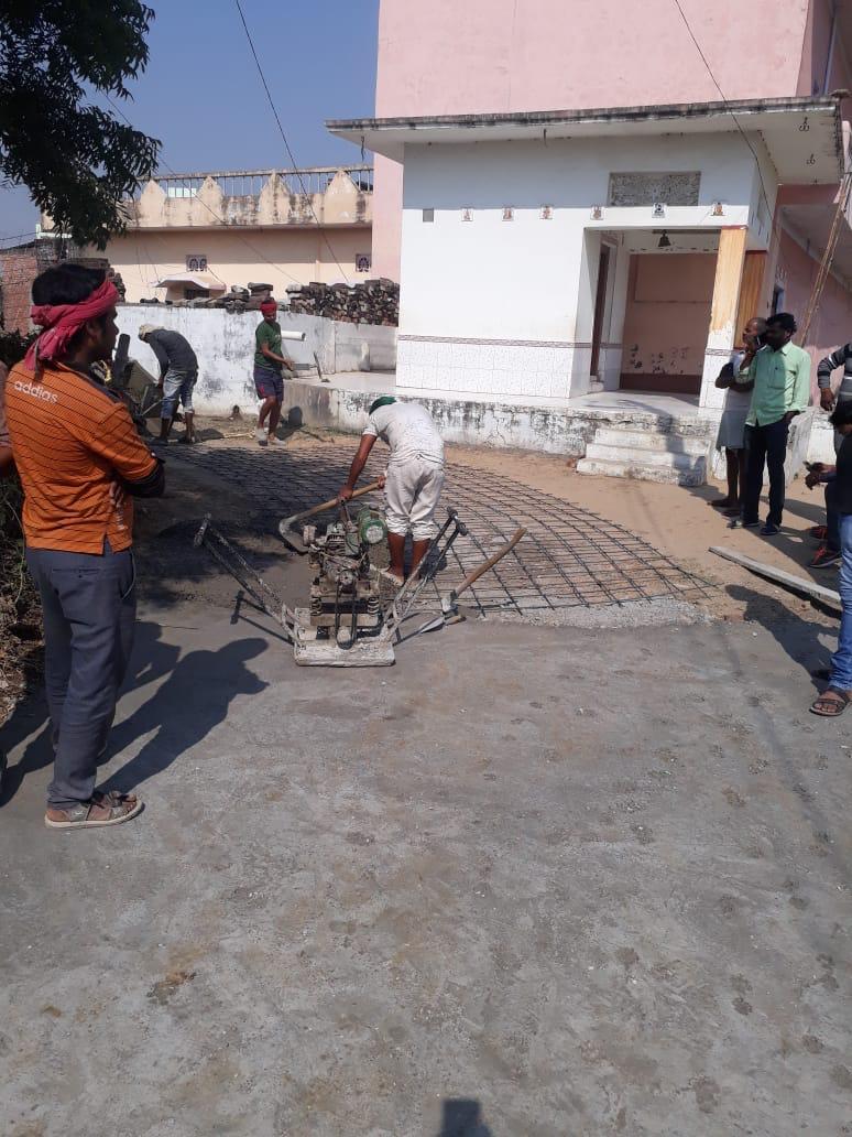 PankajK03361974's tweet photo. ग्राम असैचंदपुर जमानिया की दलित बस्ती में मा0 मनोज सिन्हा जी के प्रयास से बन रही बेहतरीन सड़क । आज से पहले बहुत से नेता वोट माँगने आये लेकिन किसी ने भी इन ग़रीब लोगों को कीचड़ से मुक्त करने की कोशिश नहीं की । जय मनोज सिन्हा @manojsinhabjp
@narendramodi @siddharthgzp https://t.co/e3qMSQfhwQ