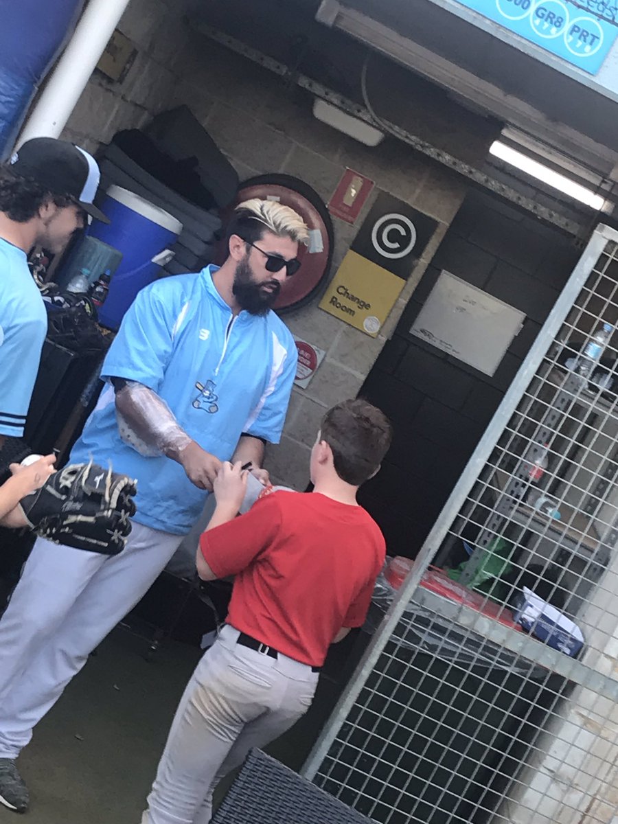 SeanMcNally12's tweet photo. Thanks for taking the time to sign Noah’s hat @toddvs35 after today’s great win @SydneyBlueSox #PlumptonBraves  
#baseball #Braves  
#baseballatitsbravest  
#AlroyPark #Baseball
#HomeoftheBraves
#BraveNewSeason
#BaseballNSW
#playball #GWBA https://t.co/MNJsn8QwKU