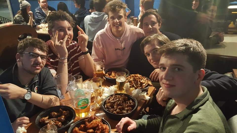 Stooleysbg's tweet photo. Late Night! Going to sleep & a hectic hectic week at #stooleys
Sharing pic from #thursday Wings Night!!
#kingston #YGK #queensu #bar #restaurant https://t.co/uFvonQAee9