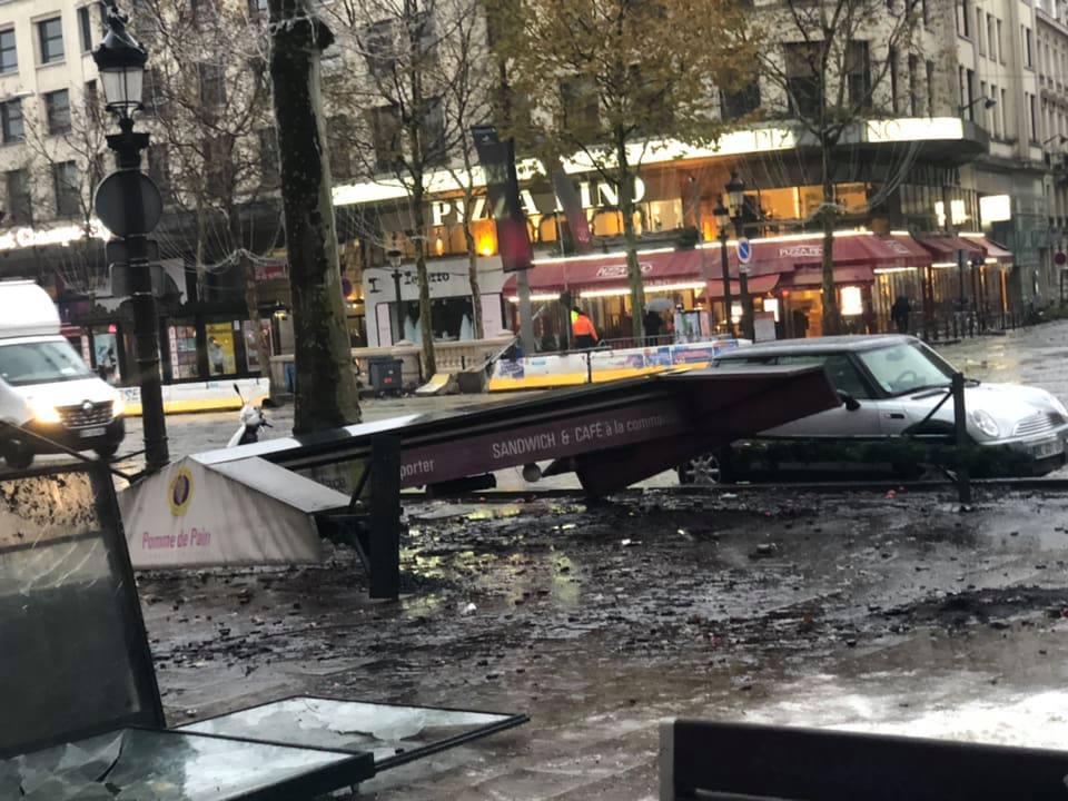FilsSole's tweet photo. #Macron tu as changé l'image de la plus belle avenue du monde ! C'est ta politique ! C'est ta sourde oreille ! C'est ton résultat ! C'est ta faute ! 
#lesChampsElysées
#giletsjaunes https://t.co/3aV6zQhumi