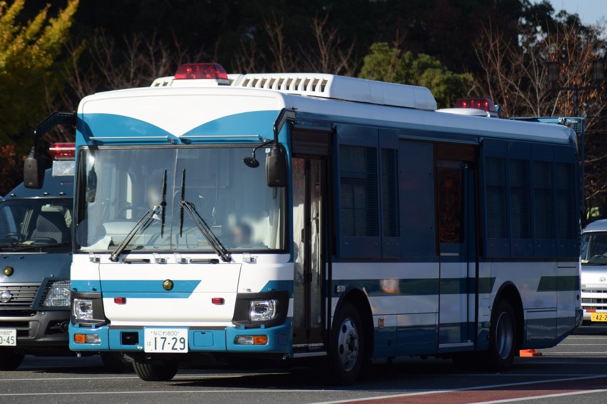 大阪yd در توییتر 満を持して遂に配備された新型エルガミオの大型輸送車 中扉は折戸から引き戸に変更されました 大阪府警では 機動隊 所属のh25年度車の一部を置き換えた様です 大阪yd در توییتر 満を持して遂に配備された新型エルガミオの大型輸送車 中扉は折戸から引き戸に変更されました 大阪府警では 機動隊 所属のh25年度車の一部を置き換えた様です